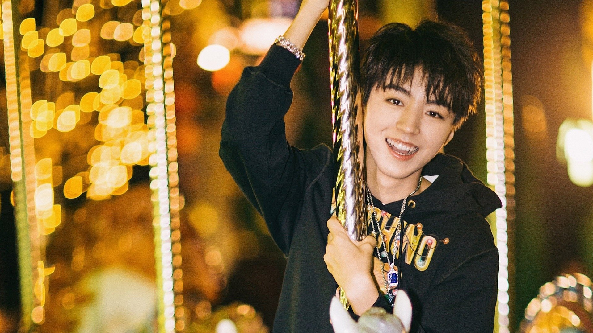 _云端游乐竞技场：虚拟现实中的极限较量_，云端俱乐部